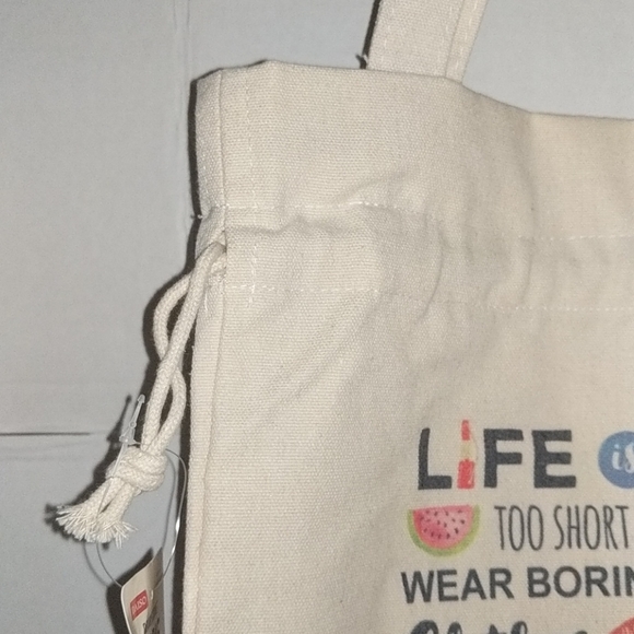 🎀 Cute Canvas Drawstring Tote Bag "Life is too short to wear boring clothes" 🎀 - Picture 3 of 5